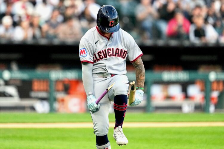 White Sox top Guards, take over 1st